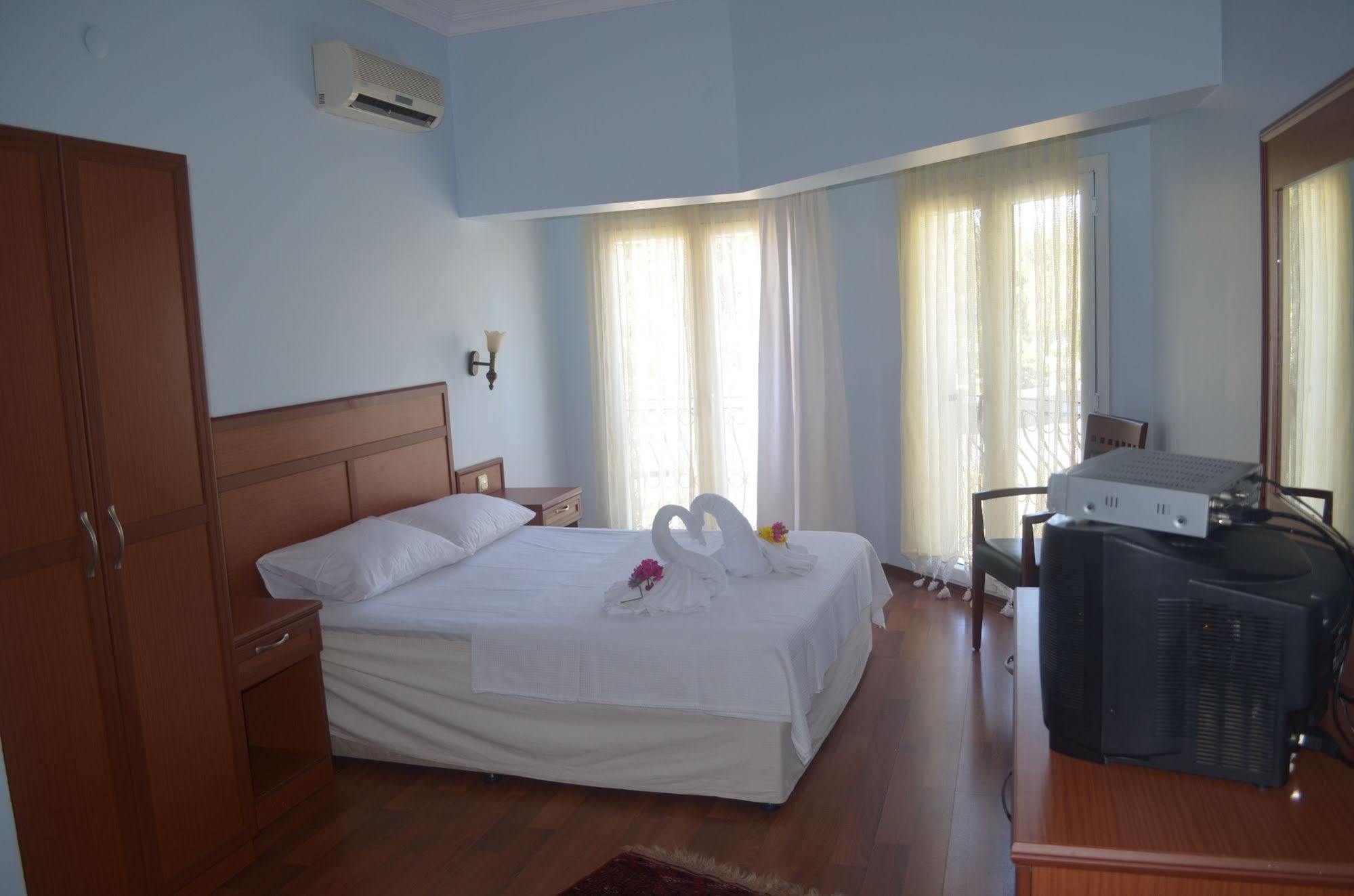 Silva Hotel Айвалык Экстерьер фото