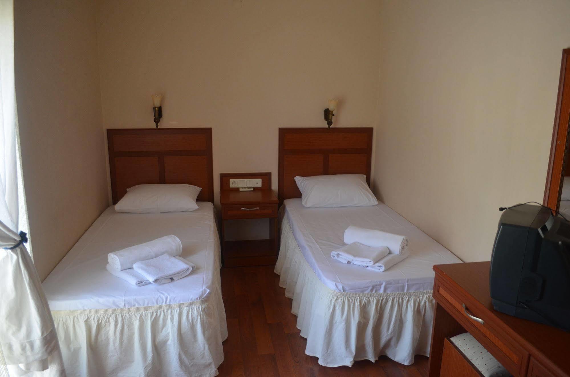 Silva Hotel Айвалык Экстерьер фото