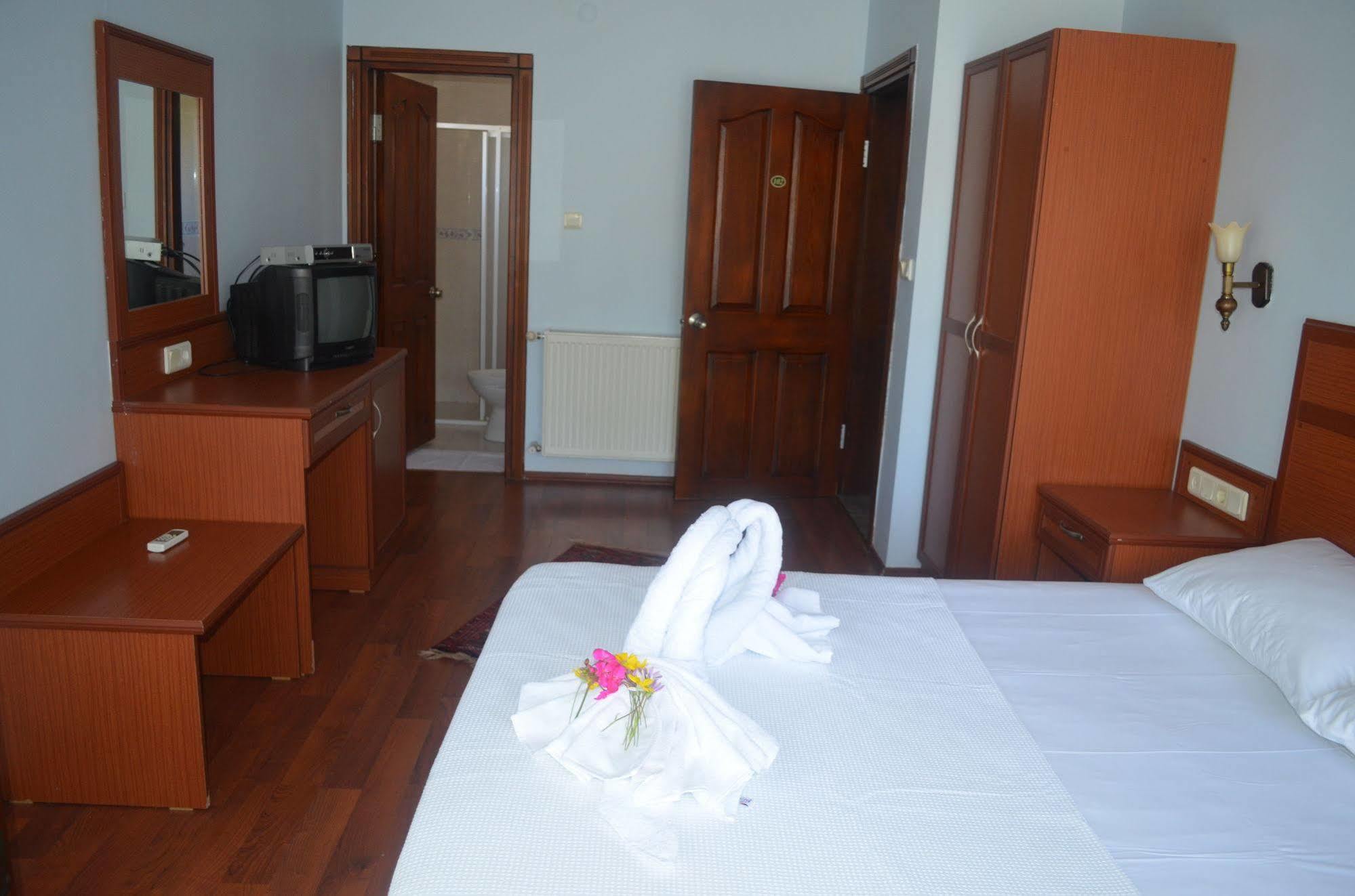 Silva Hotel Айвалык Экстерьер фото